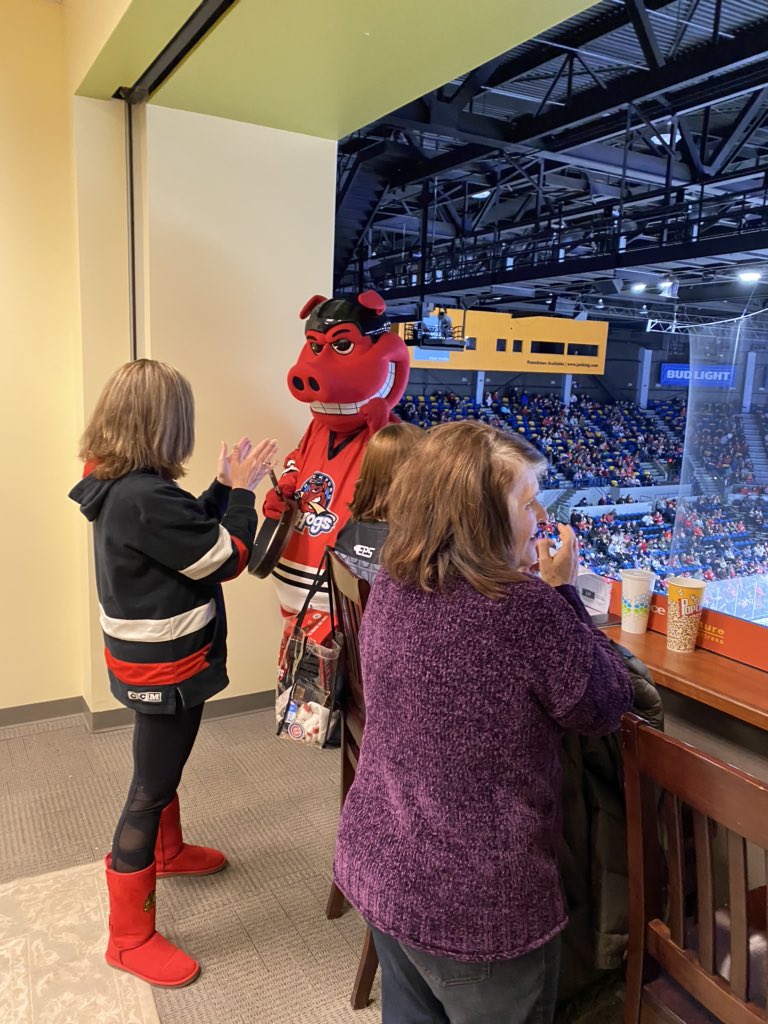 MachinerySource's tweet photo. Thanks to our customer Bradley Machining for spending time with us at the Rockford Ice Hogs game last night. The Hogs lost, but we still had a great time and enjoyed the company. #BMI #MachinerySource #CNC #Machining https://t.co/7Ti3a3jJAW