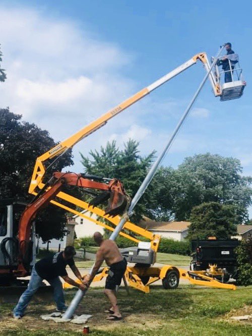 #Jason Tucker #BackHoe in @Vermilion,OH raise a new #flagpole. The #BackHoe is strapping the weight load. https://t.co/bSp2wx00gd