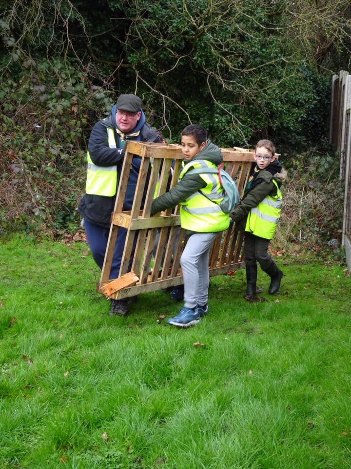 2ndSAScoutGroup's tweet photo. Well done to the Cubs &amp; Scouts who spent yesterday am litter clearing the edge of Littleheath Woods &amp; Edgecombe....#community #loveselsdon #dontmesswithcroydon #skillsforlife https://t.co/QyLyfApqYO