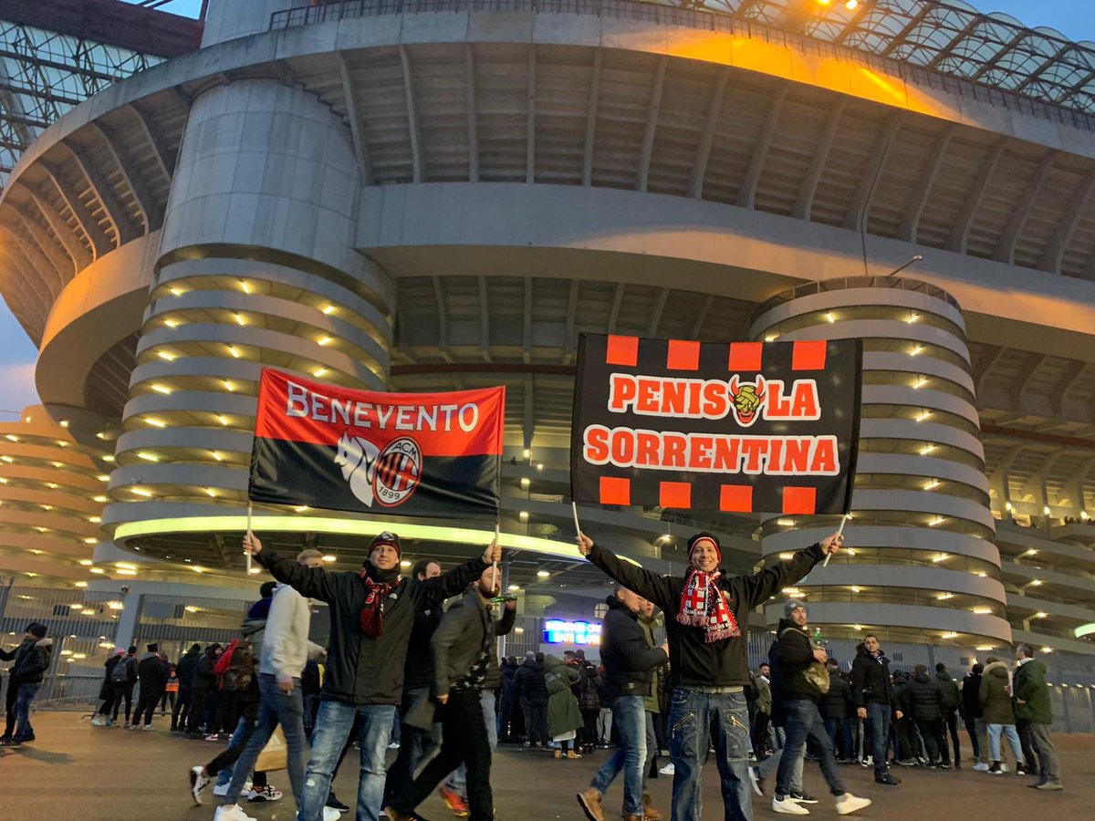 Siamo qui che cantiam con il cuore Diavolo vinci per noi!!! 🔴⚫️ #ForzaMilan #InterMilan