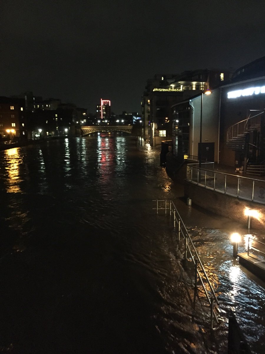 The river aire has flooded in Leeds #StormCiara