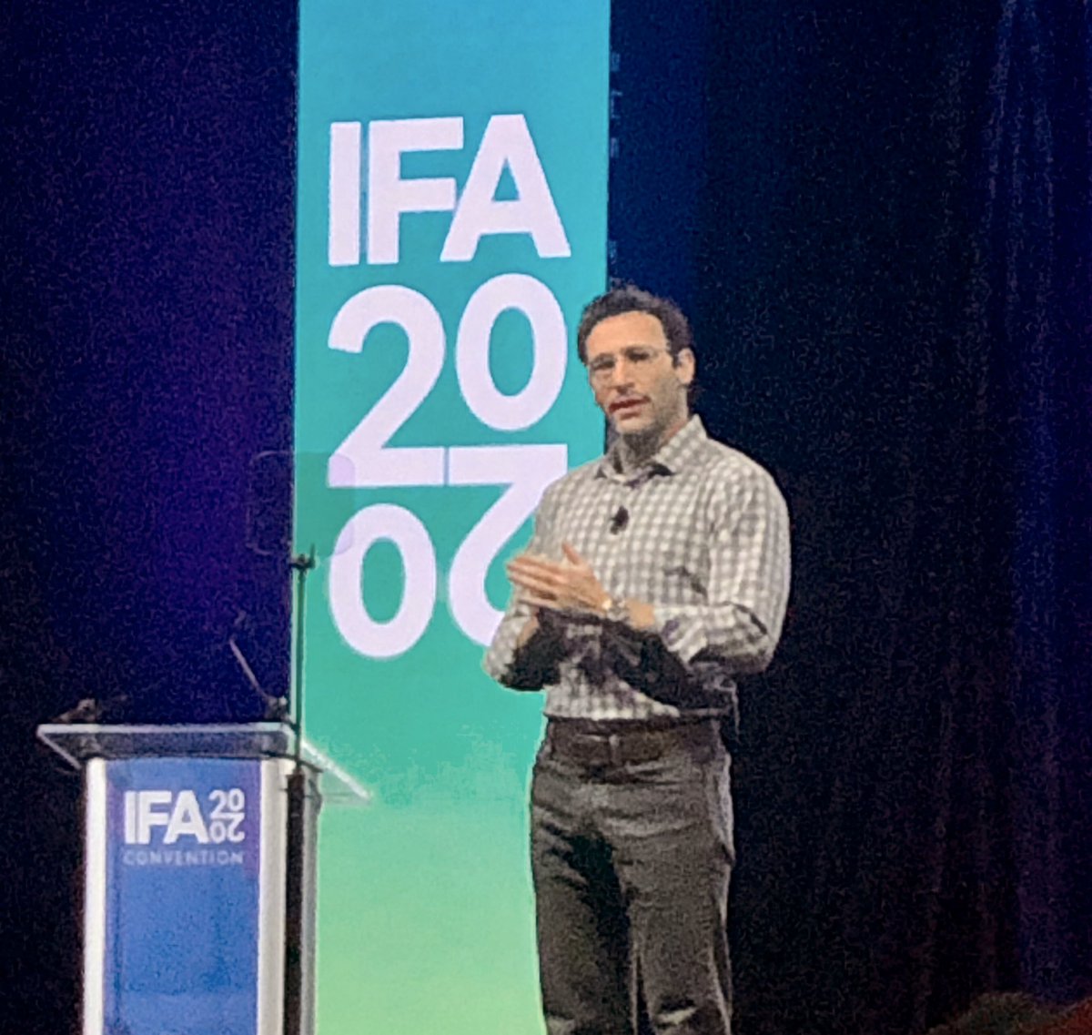 ninachurchadams's tweet image. “There’s no such thing as soft-skills. They are human skills. We all have them” -@simonsinek reminding all of us @ #IFA2020 that “If you want to play an #infinitegame, you need to build trusting teams” 🙌🙏👏
