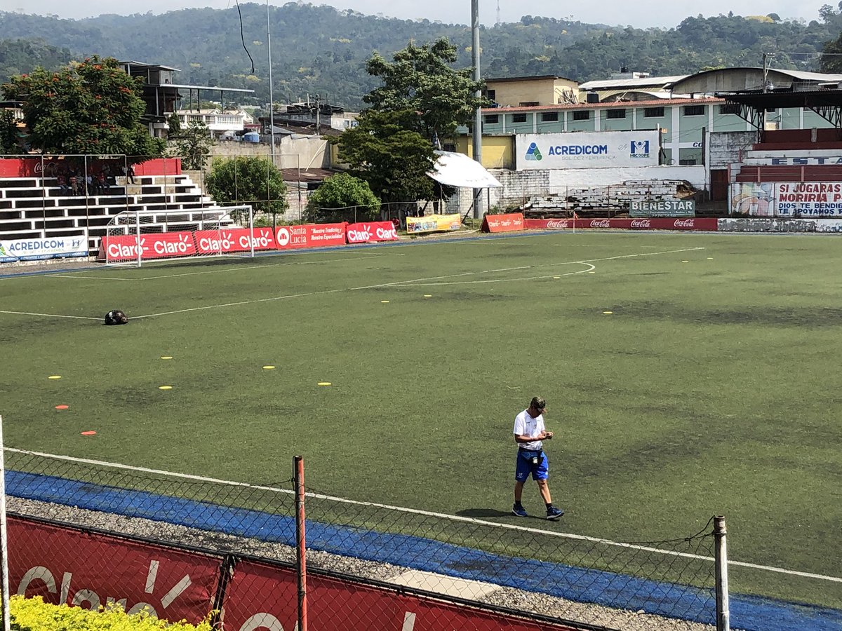 dixonvasquez_LR's tweet photo. #LNFGenLaRED
Ya desde el estadio #StaLucía en #Malacatan para la transmisión del partido
#Malacateco vrs #Mixco
Con #MartinToledo #HugoLandaverde #BayronMazariegos y #LeonelVasquez
Todo por @Lared1061 https://t.co/uouKUUQWnY