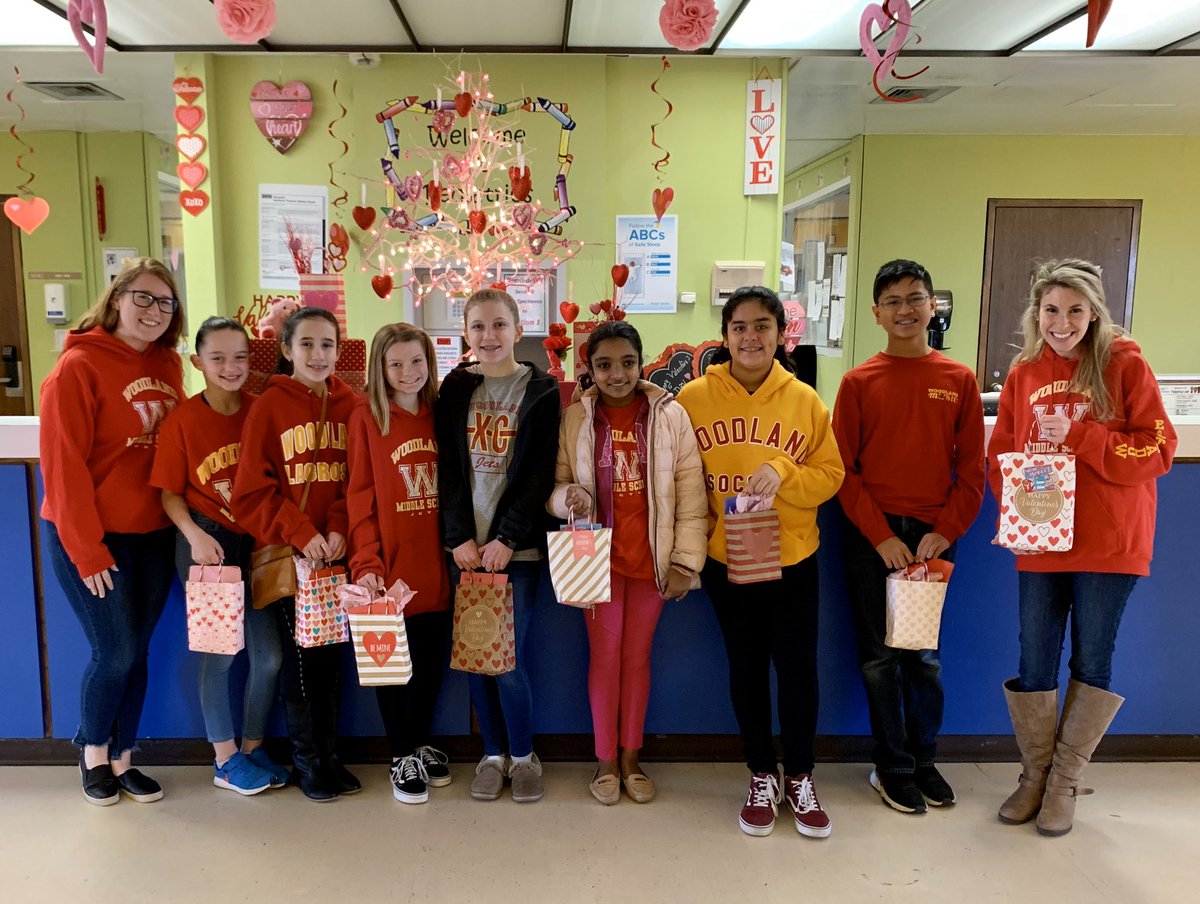 randireiser's tweet photo. The WMS Builders Club made the day a little sweeter for the children staying at NUMC by hand delivering  Valentine’s Day gift baggies. @rboettcher_wdld @emeadowschools @ms_woodland @BuildersClub #emeadowschools https://t.co/IT4i2mCYRv