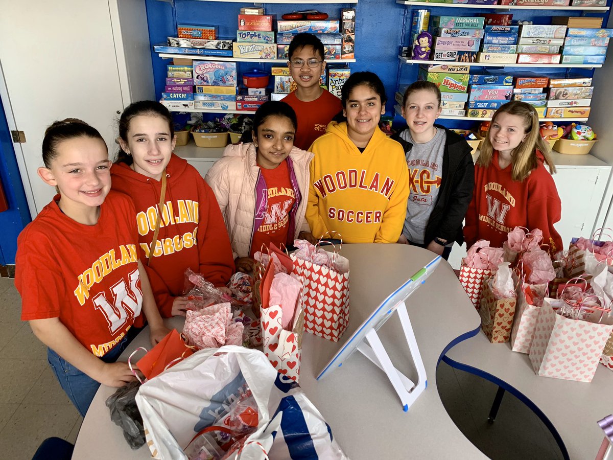 randireiser's tweet photo. The WMS Builders Club made the day a little sweeter for the children staying at NUMC by hand delivering  Valentine’s Day gift baggies. @rboettcher_wdld @emeadowschools @ms_woodland @BuildersClub #emeadowschools https://t.co/IT4i2mCYRv