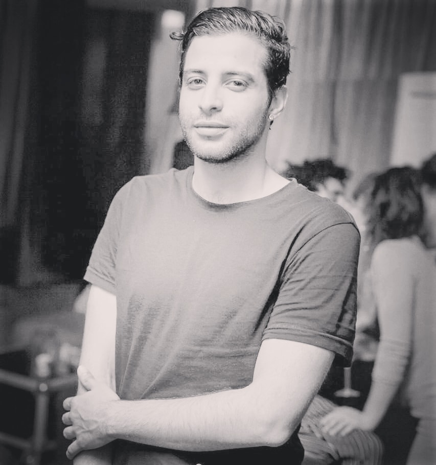 CBenmir's tweet photo. I only smile to hide the pain inside my heart,i dyed my hair black to keep my heart white enough to not hate people.
#loneliness #beautifulday but nothing is beautiful when you're not Okey. https://t.co/9wy4CKyq0c