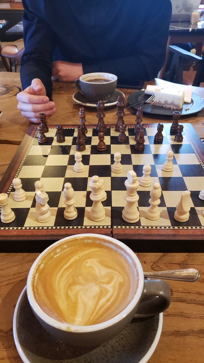 Op3c Twitterren かっこいいカフェで友達チェスするっていうヨーロッパでやりたかった夢がかなった