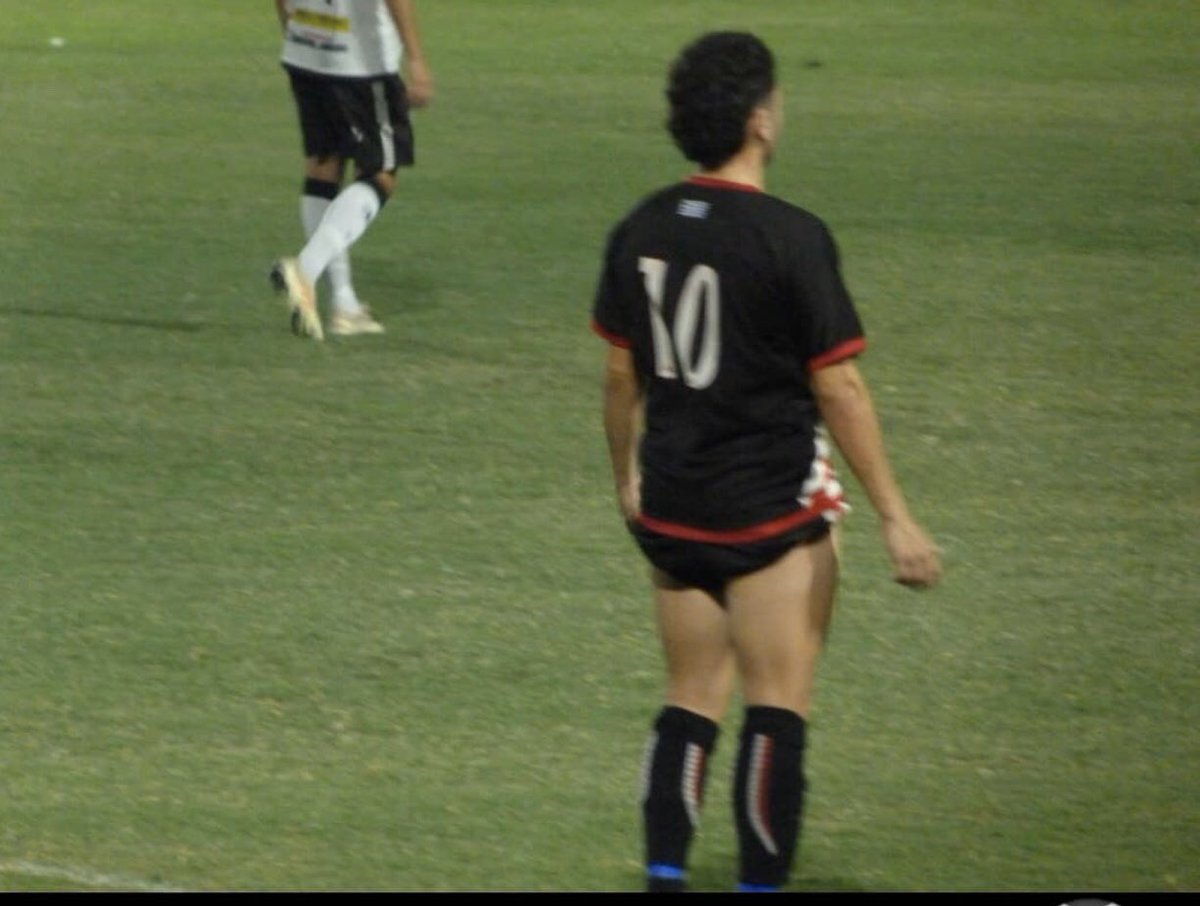 HOY 19 HRS 🆚 LA KMORRA!!

Y no, no es una foto de un desfile de moda, es nuestro player ausente, figura en la elección de reina de carnaval temporada 20. (Disculpen la foto pero es que el CM no sabía que subir)

#vamochorranvamo