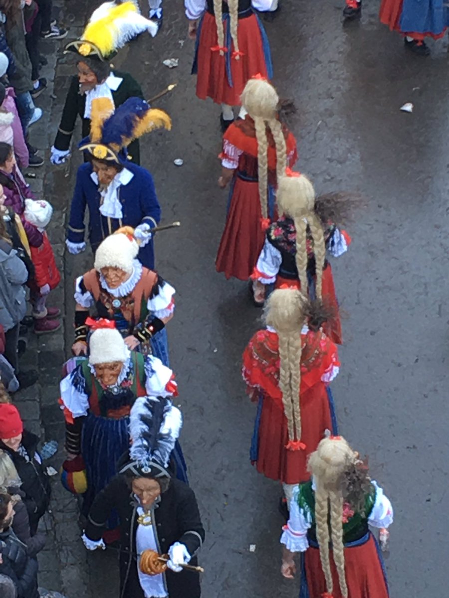 Vandaag tijdens mijn vrije dag de Imster Schemenlauf bekeken. Dit gebeuren heeft de Status gekregen van UNESCO cultureel erfgoed. 

#imsterschemenlauf #imst #schemenlauf #UNESCO #cultureelerfgoed #cultuur