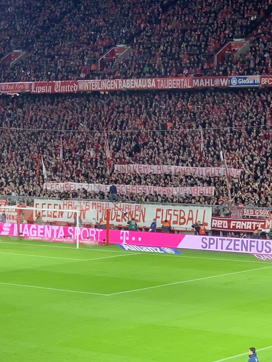 julienwolffwelt's tweet photo. #Südkurve reagiert auf #Lienen #fcb #fcbayern #fcbrb https://t.co/ODe0JFvl33