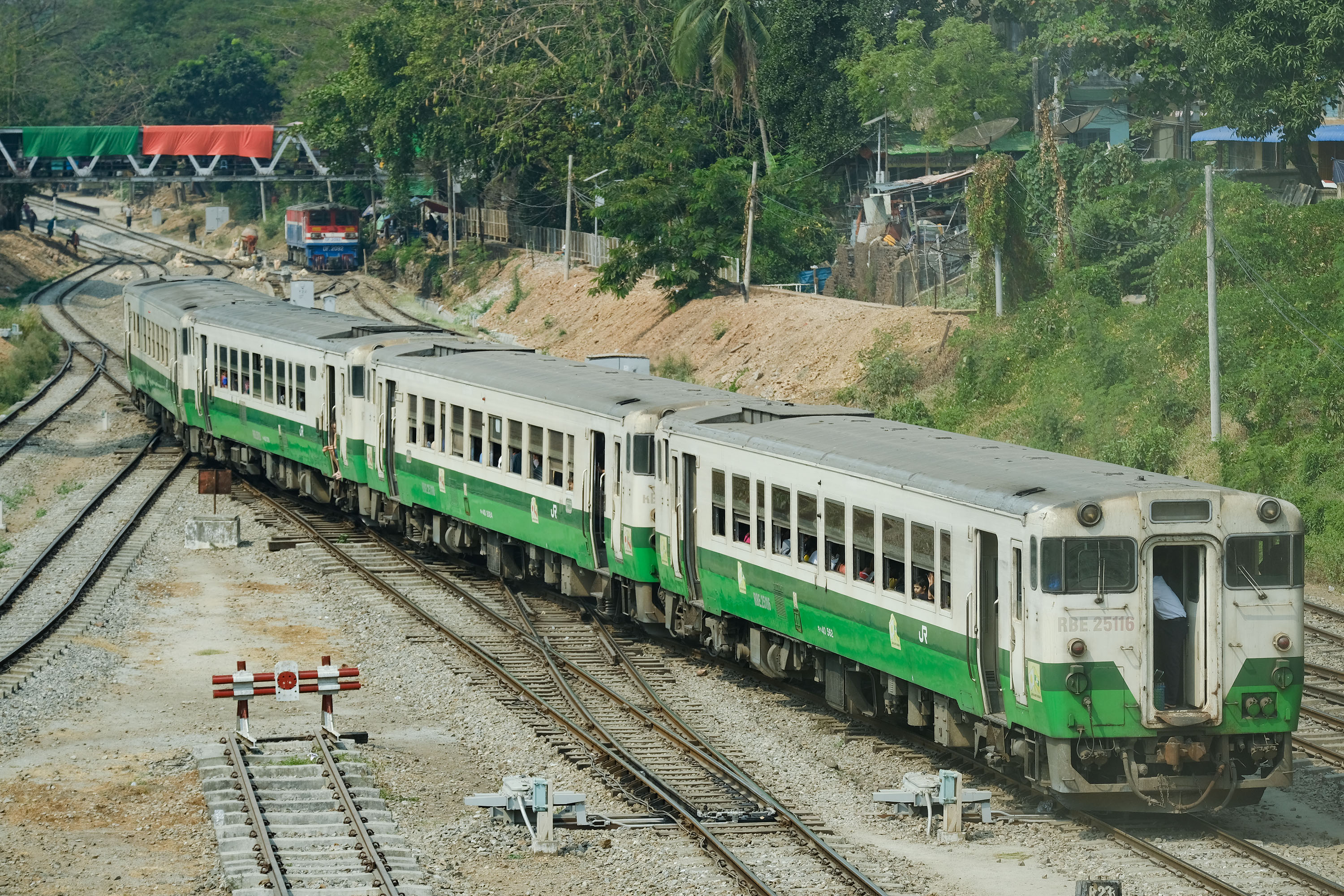 ミャンマーん A Simulation of the Spatial Expansion Process of Shrinking