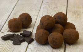 We have a special Valentines offer for you from <a href="/ElvirasSecret/">Elvira'sSecretPantry</a> this week- buy a copy of this lovely recipe book for the baker in your life, and get a small box of Elvira's amazing vegan and gluten-free chocolate truffles free! Orders by midnight Monday pls
thegreatbritishfoodhub.com/hubs/penge-1-2…