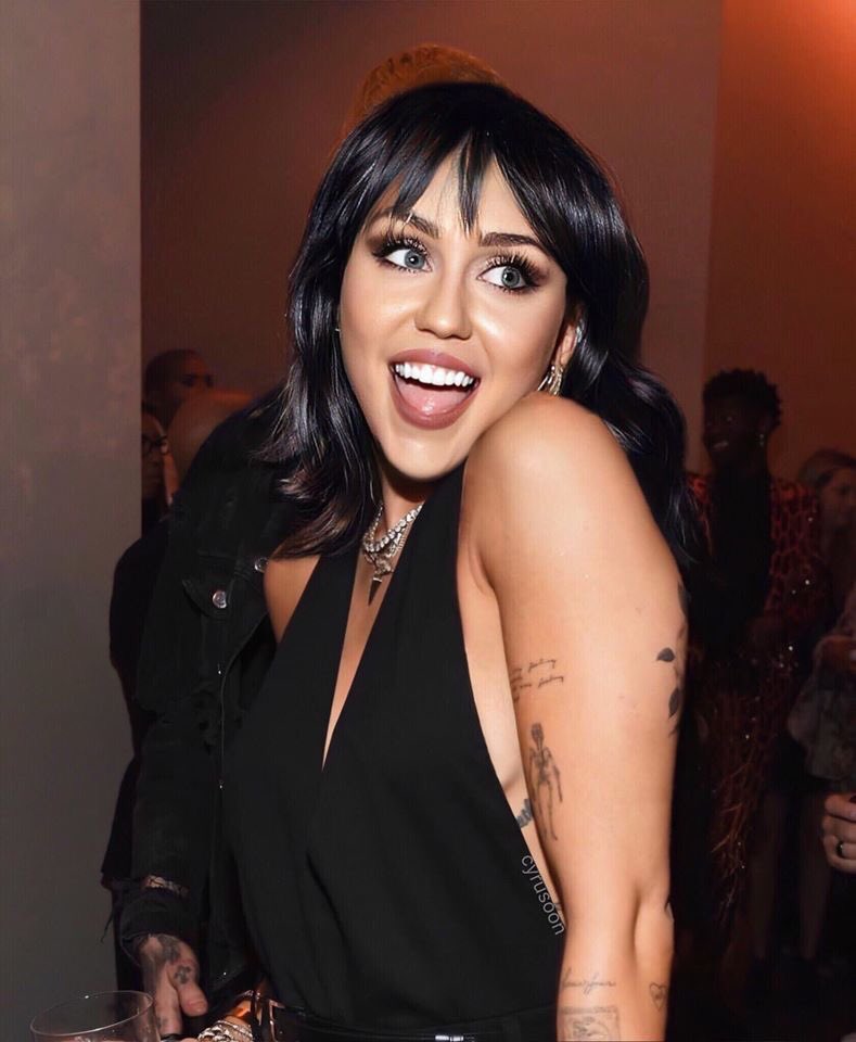 dracarysdemon's tweet photo. Miley looking 🔥 https://t.co/gFoGRxvaQu