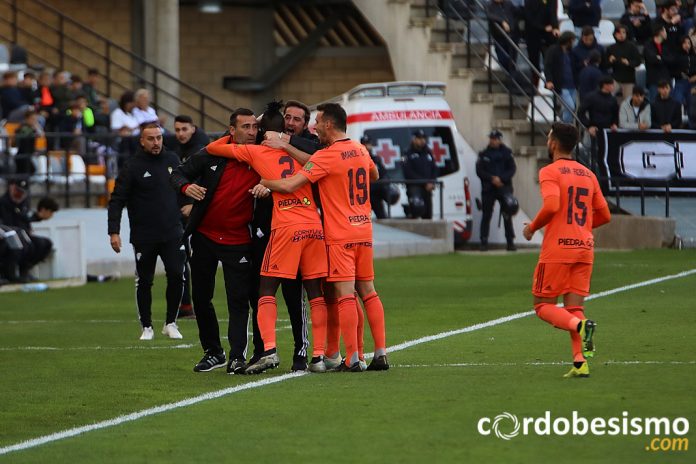 CRONICA Badajoz 0-1 Córdoba CF | El Córdoba vence en Badajoz y se mete en playoff | cordobesismo.com/cronica-badajo… | #BadajozCCF #CordobaCF #SegundaB #GrupoIV