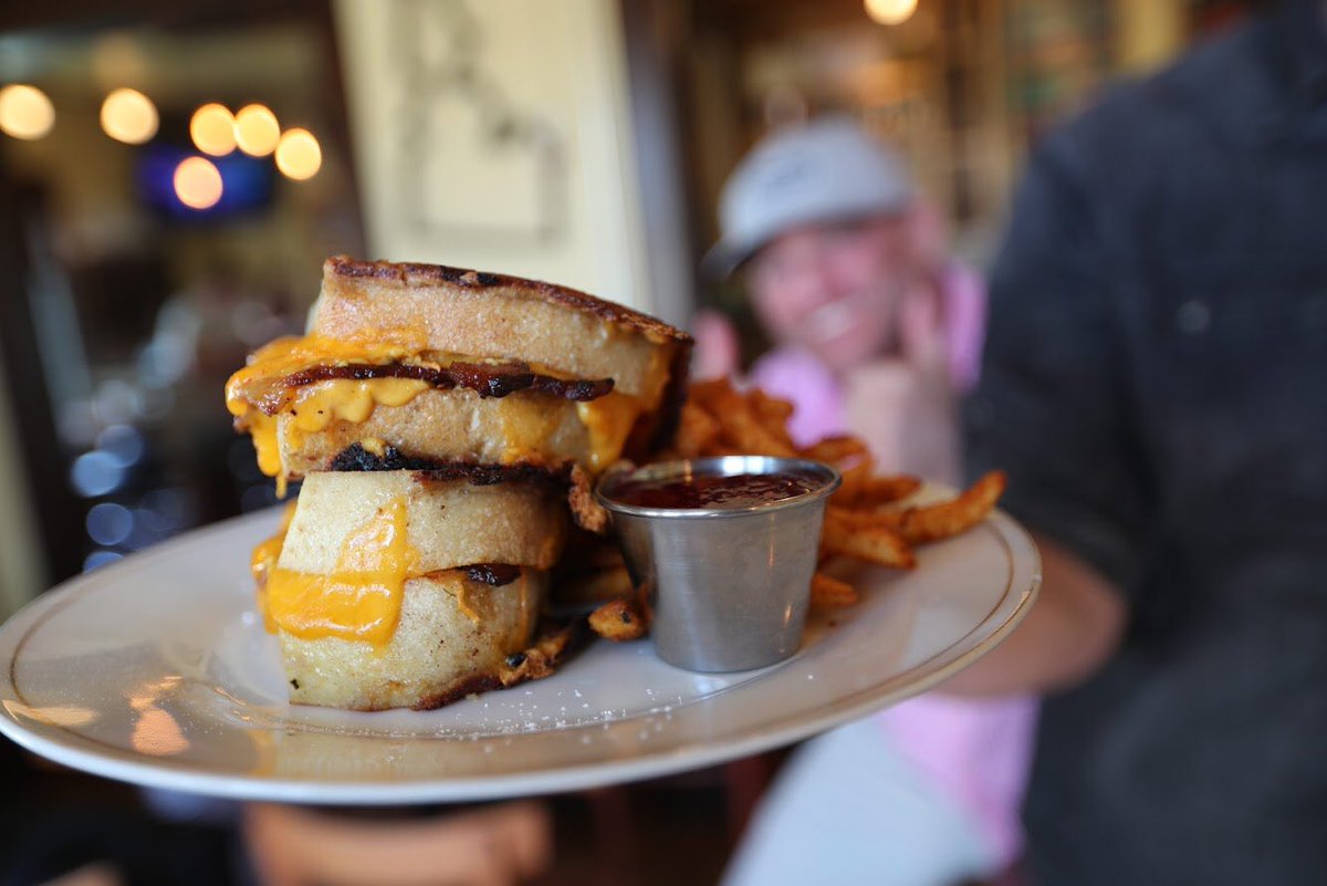 Sunday eats at Republic Kitchen and Taphouse = 2 thumbs up! 👍👍 

#EatINW #SundayFunday #eats #RepublicKitchen