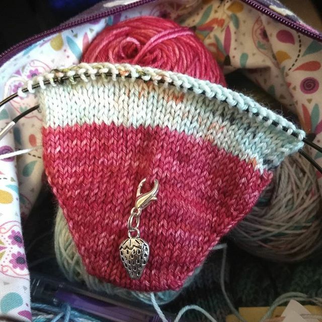 PixelAtlantis's tweet photo. I have started making socks with the beautiful yarn from my Christmas at the Burrow advent calendar from @the_yarn_lab_uk 😊 The red here is 'Fellytone' and the minty colour is 'Approaching the Burrow' 
I have divided the minis up into 8 sets of 3 min… https://t.co/38IkujbzFz https://t.co/B9LKhDYMJ5