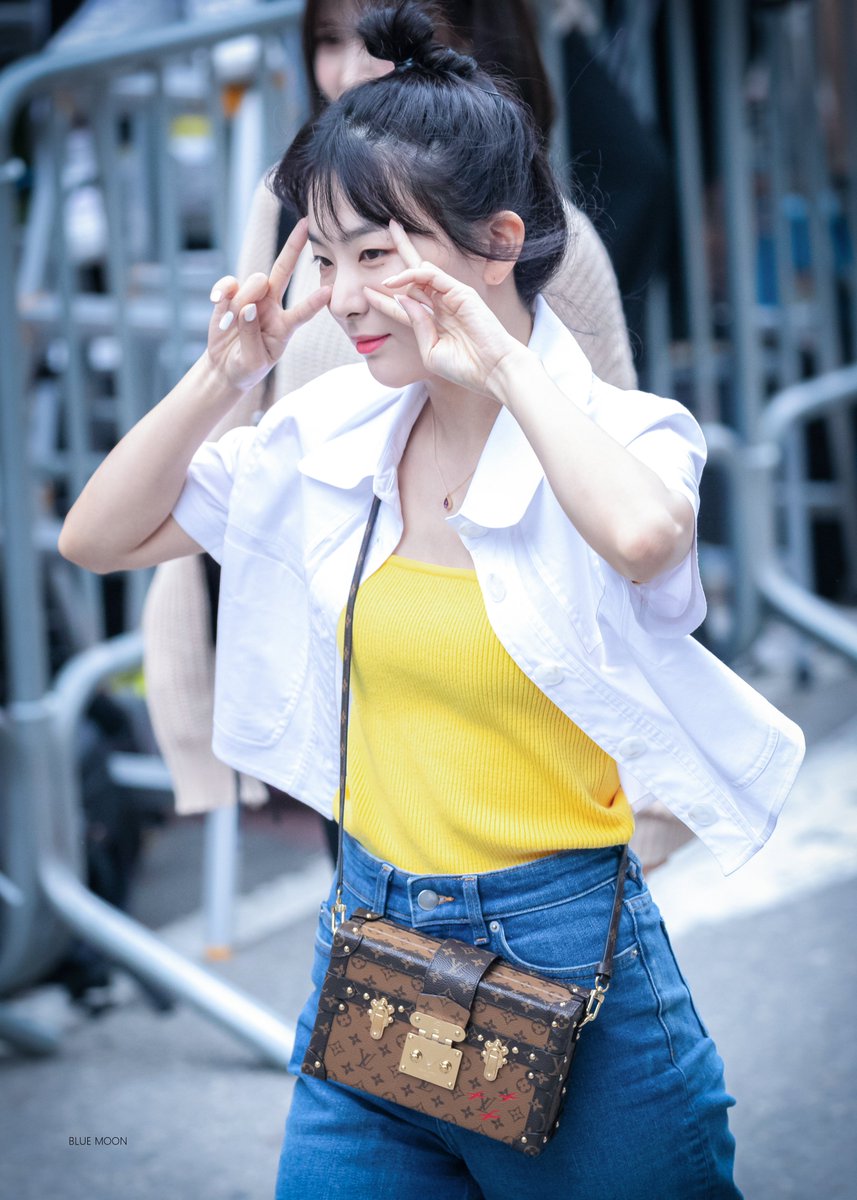 Blue Moon tweet media