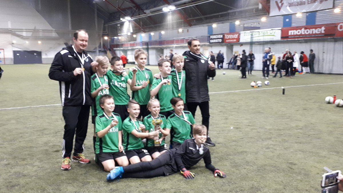 Näihin tunnelmiin päättyy #TalviVantaaCup 2020 🏆 Kiitos kaikille osallistujille, talkoolaisille ja yleisölle hienosta turnauksesta - toivottavasti nähdään kesän #VantaaCup'issa!

Tulokset löytyvät osoitteesta talvivantaacup.torneopal.fi