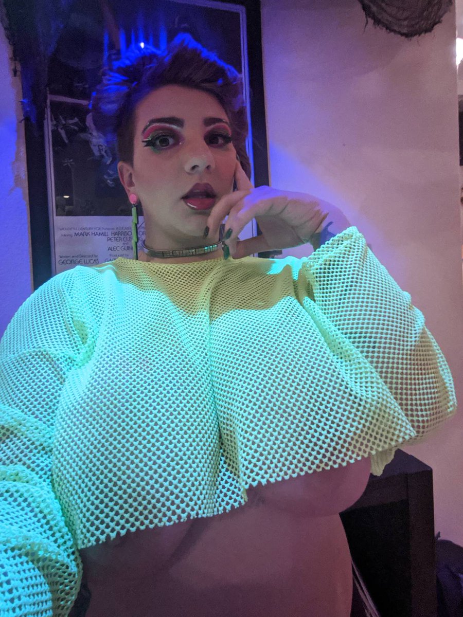 sexualtequila's tweet photo. Did you love my 80s look? #Glowlife #blacklight #80slook #neon Order your 80s girl fantasy clip @iwantclips https://t.co/7vsuwuMzwL https://t.co/cfxeJAOSox