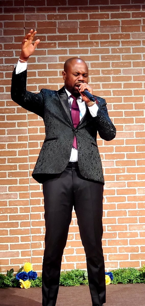 Ofmcalgaryca's tweet photo. Moments of worship #OFMCalgary #OFMyyc https://t.co/MqT1QAymzk