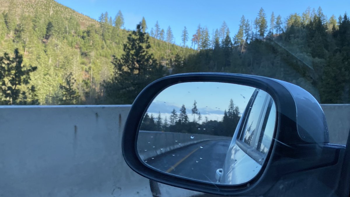 eSoulCowboy's tweet photo. Roseburg OR … pit stop.

A great day to drive the canyon run through southern Oregon. Blue skies over passes (great views) alternating with fog in the valleys. https://t.co/yISeqzahtS