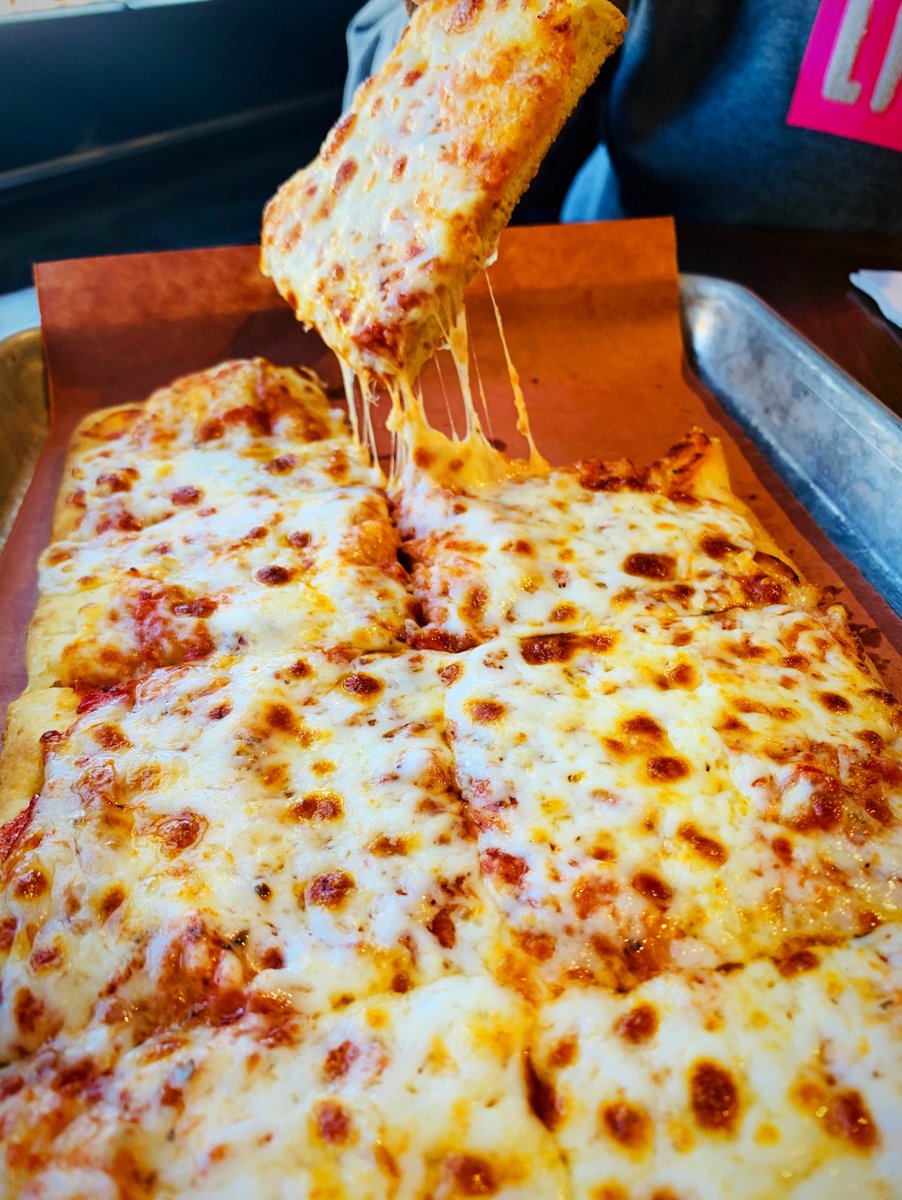 Happy National Pizza Day! 🍕 
It’s always a good time for PIZZA and even better with an IN-HOUSE BREW <a href="/UnknownBrewing/">TheUnknownBrewingCo.</a>! 🍺 #NationalPizzaDay
#BWB #biteswithbeauties #yelpcharlotte #clteats #cltfoodie #blog⠀⠀
 instagram.com/p/B8Wuo8up1RG/…