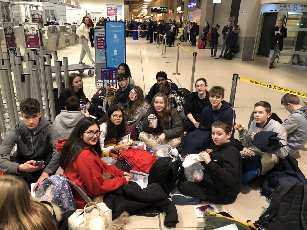 RPSMFL_dept's tweet image. Am Flughafen...fliegen wir?!