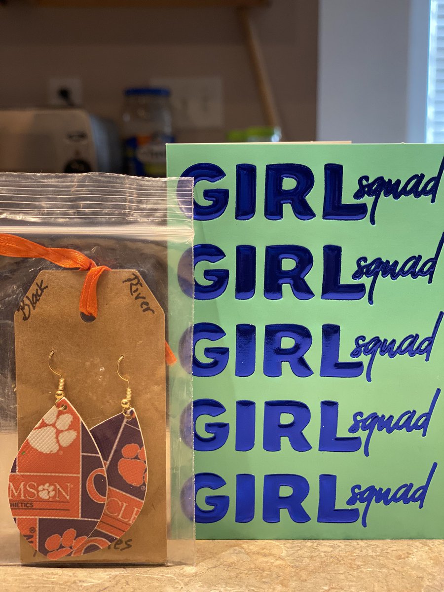 Jonzin25's tweet image. I absolutely love my LSs!!! They love me too!! I got home Friday night and checked the mail today. I had a package from my LS Dayna. I got the biggest smile on my face when I saw the gift and had the warmest feeling in my heart when I read her note.#DST #ETMade #Spr93