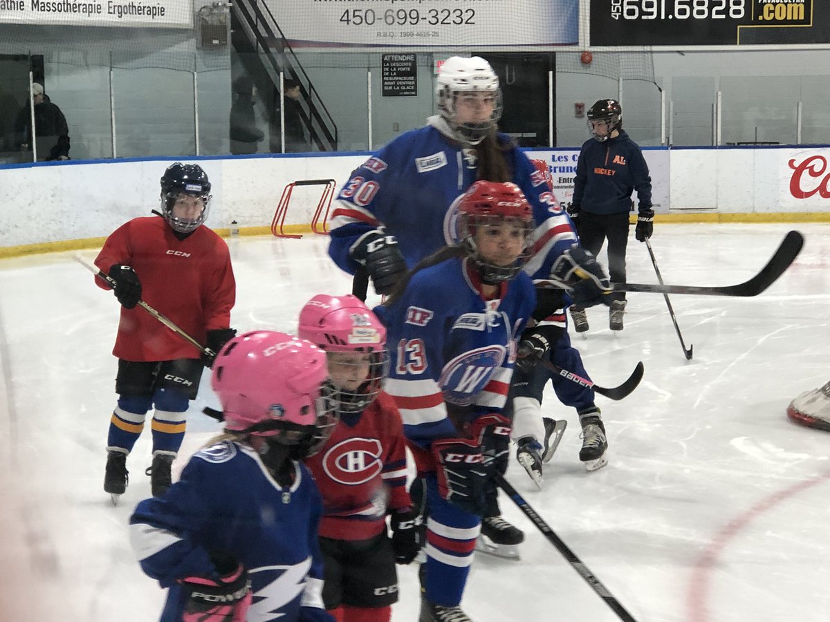 LSLGirls's tweet photo. Et la Journée Porte Ouverte pour Hockey Féminin a Mercier commence maintenant. Plus de 50 joueuses sur la glace!  Quelle belle initiative pour Hockey Féminin dans notre Région! Bravo à tous les bénévoles 👏@hockeymercier @hockeylstl https://t.co/mKPct4hHCV
