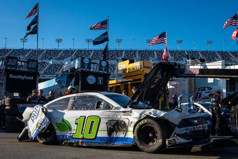 stefifm's tweet photo. 4 imágenes que definen lo que fue el #BuschClash o #BuschCrash en Daytona 
📸 @NASCAR https://t.co/gcWnGoh3gB