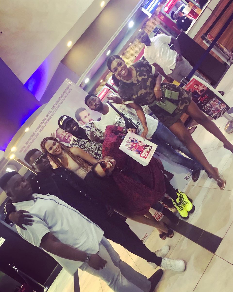 oluwakodevybes's tweet photo. Meet and greet with @denrele_edun  and @beverly_osu @leisuremall.lere today . It was lit tag the rest of u know them #smallchopsmovie #smallchops #smallchopsinlagos #sundayvibes #sundayceleb #sundaylifestlye #sunday #sundayfunday #sundayevening #sundaystyled https://t.co/s3l7aenIHQ