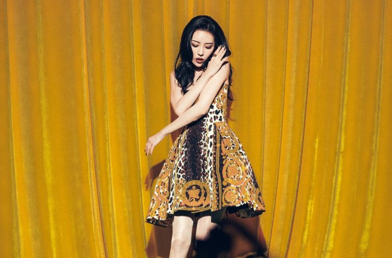sunmiacervo's tweet photo. logo em seguida #SUNMI fez seu comeback com HEROINE

o single também foi um sucesso nos charts e lhe rendeu varios wins em music show, também foi eleita uma das 20 melhores musicas de k-pop de 2018 pela billboard

#13YearsWithSunmi @miyaohyeah #선미 https://t.co/nIswDYWUk0