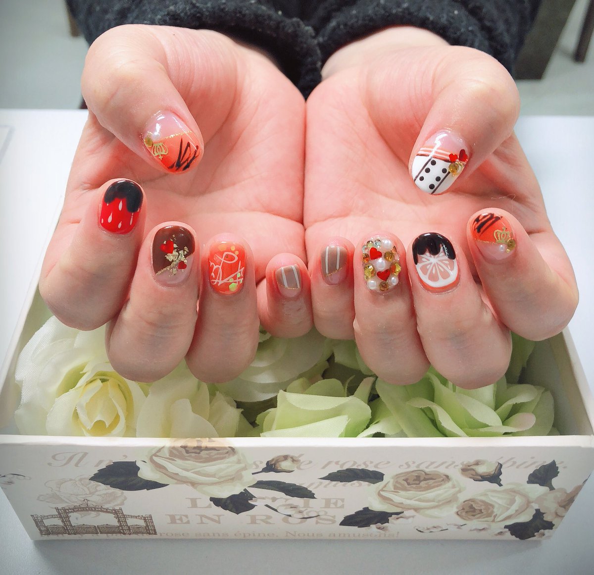 ナイスネイル池袋 モチーフネイル 神宮寺レン ハピネスバレンタインのイメージで作らせていただきました もうすぐお誕生日ですね ご来店ありがとうございました サインは別途オプションとなります