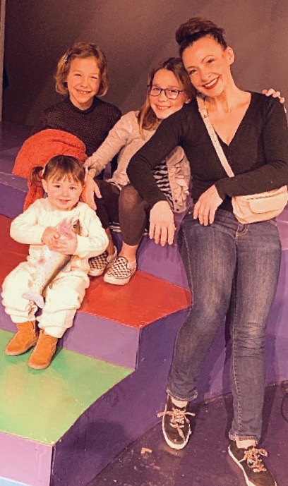 yorktheatrenyc's tweet image. #MultitaskingMom #JennyLeeStern, from the cast of @ForbiddenBwayNY , with daughters Patsy, Nora and Daisy (front) after an audience Talkback in which they all participated. #StartingThemYoung #MotherKnowsBest #ChildrenWillListen #theater