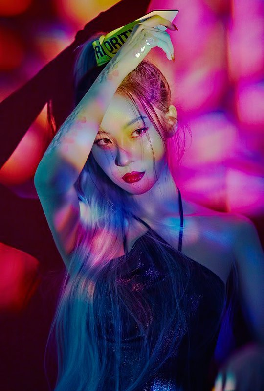 sunmiacervo's tweet photo. no mesmo ano #SUNMI retornou com seu 2º EP 'WARNING' com a title SIREN

a title foi um sucesso absoluto e rendeu inumeros paks e wins em music shows, com ela SUNMI também levou pra casa um MAMA por Best Female Artist

#13YearsWithSunmi @miyaohyeah #선미 https://t.co/VAaFUxBuDT