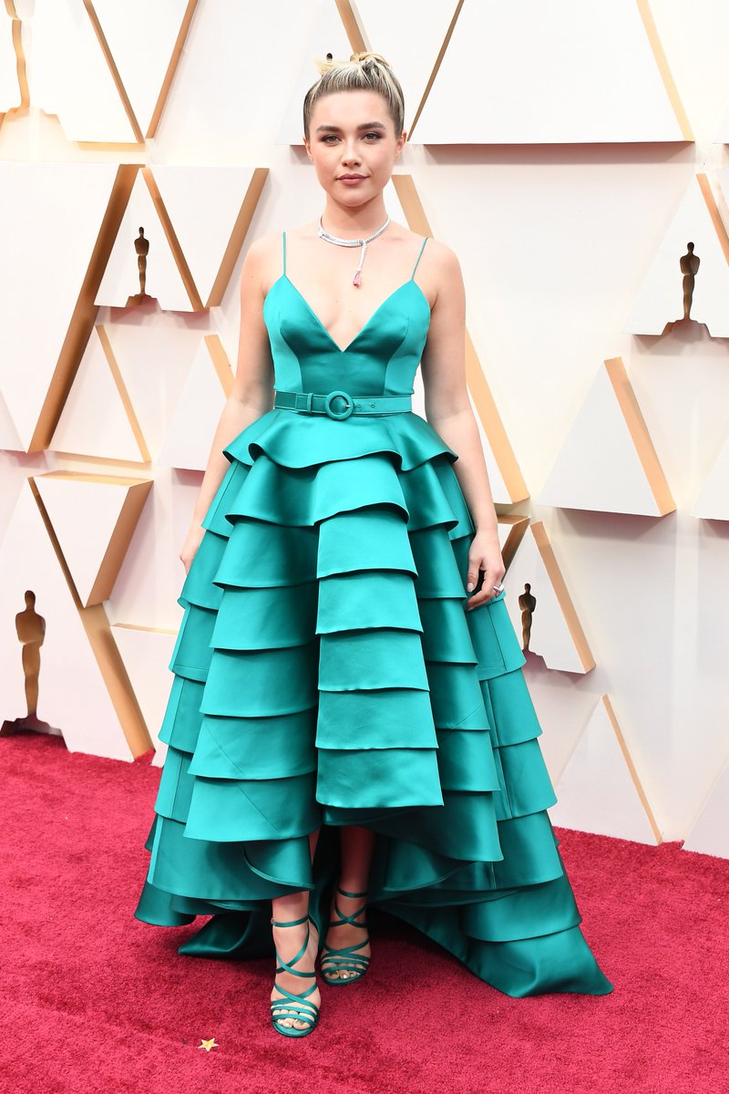 TooFab's tweet image. We're obsessed with @Florence_Pugh. That is all. #Oscars trib.al/ZTE3PpZ