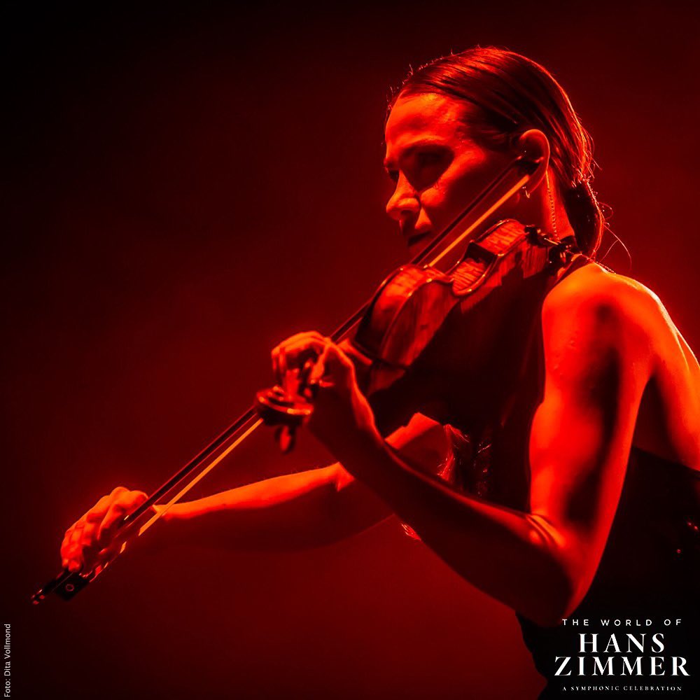 Just @Rusanda, doing her thing in Russia 💜

Join the world of Hans Zimmer on their European tour 👉 worldofhanszimmer.com #WOHZ