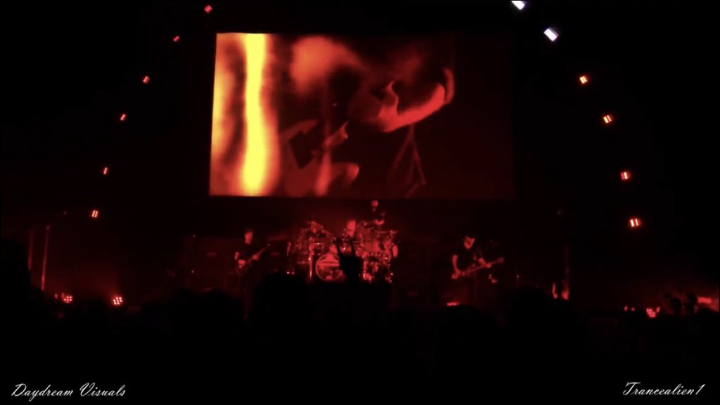 NBFansGermany's tweet photo. We have shared some videos shot at the show in Cologne (Germany) on September 27, 2016 (#InConcertTour) on our Facebook page: https://t.co/JxvOCwYGnl. 
#NB2016 #NBEurope2016 #NBCologne #NBDE #ILoveNickelback 

Screenshot taken from one of the videos: https://t.co/6ZtDfTc9dQ https://t.co/CgrSrwaMyj