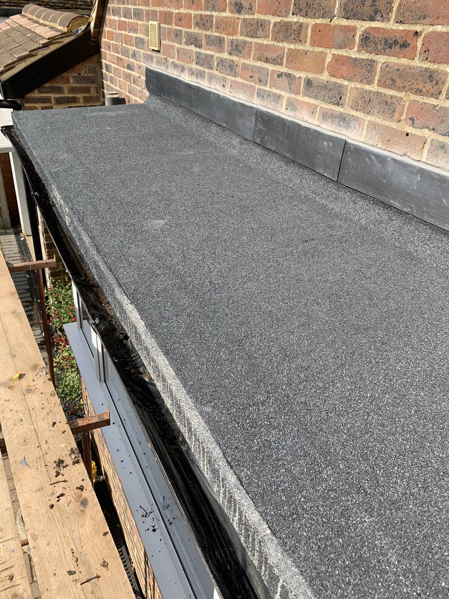 CraigSt94398971's tweet photo. Renewal of a felt bay window roof in Horsham #feltroof #Horsham #roofing https://t.co/2poYg3ZEIh