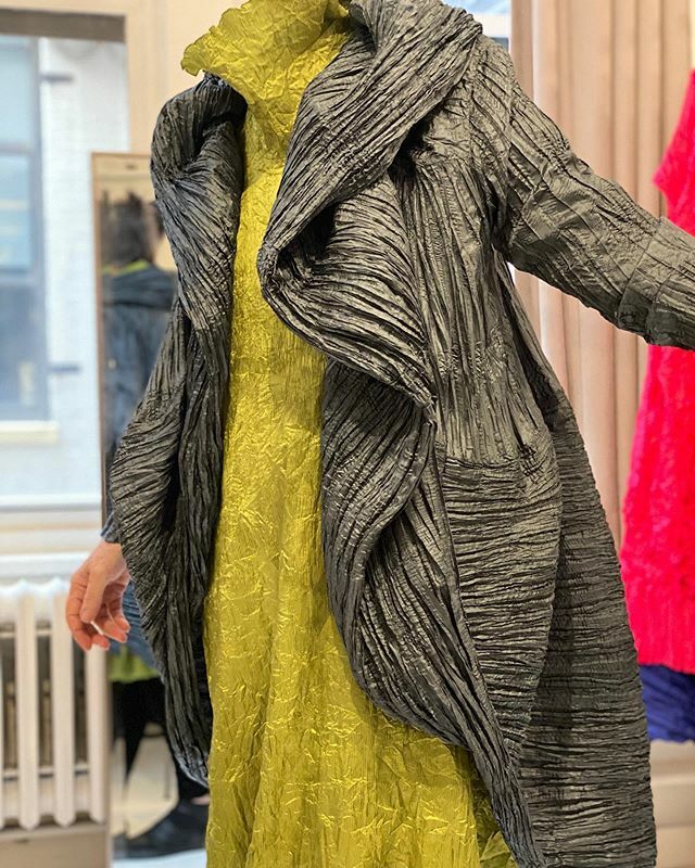 Elizabeth and Val in NYC shopping for the Fall. Sneak peak of Ray Harris! ift.tt/2w1BYyh