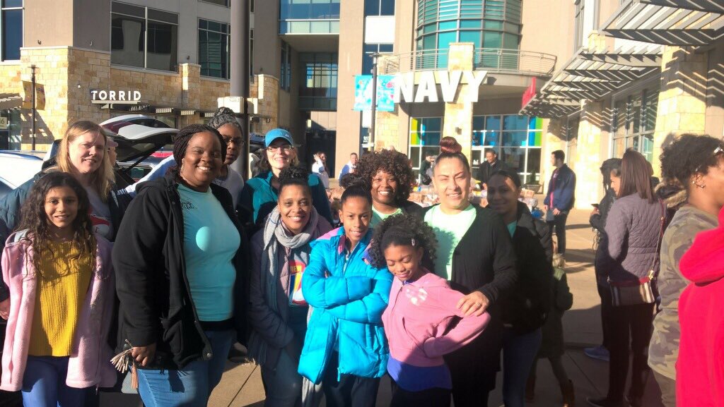 delcinw's tweet photo. SKY Girls Club Mentors and Mentees on Saturday giving back! Thanks to our CIS sponsors Ms Bozieux and Ms Camerena for coordinating this! #risdsaysomething  @SkyviewElem @TangoTab #feedthecity https://t.co/M7FIOzbMj5