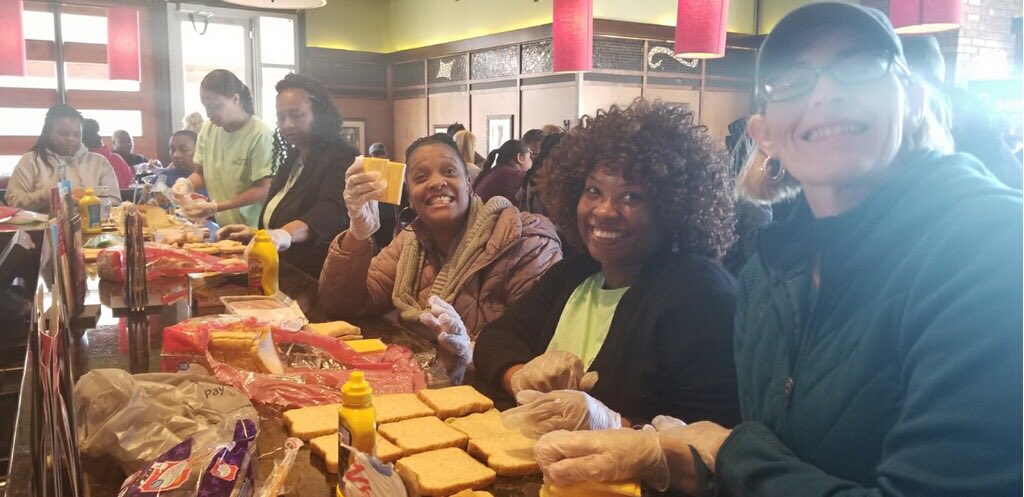 delcinw's tweet photo. SKY Girls Club Mentors and Mentees on Saturday giving back! Thanks to our CIS sponsors Ms Bozieux and Ms Camerena for coordinating this! #risdsaysomething  @SkyviewElem @TangoTab #feedthecity https://t.co/M7FIOzbMj5