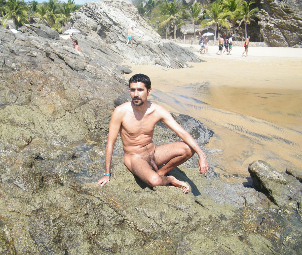 Cerezenelpastel's tweet photo. Entorno al festival nudista de Zipolite, hice una fotos con algunos voluntarios, aqui Saul. #CerezEnElPastel #LaCerezaEnElPastel #TheNakedMenProject #TheNakedProject #TheNudeProject #Nude #Naked #ManNude #MenNude #NakedMan #NakedMen #Zipolite #festivalnudista #Gay https://t.co/qTAKOwnQgi