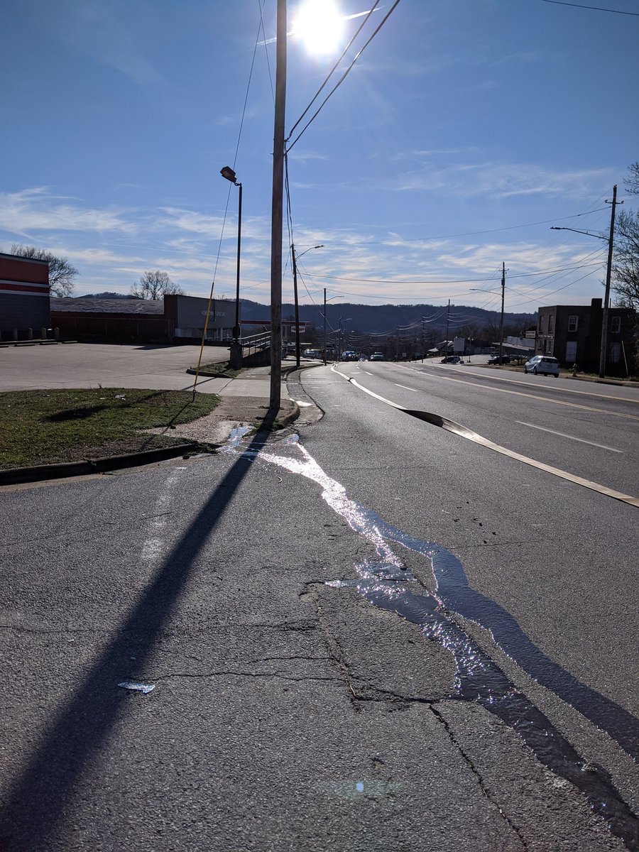 MPDASHIFT's tweet image. PSA Memorial Blvd in the area of Rivermont hgts please use caution in the area and remember please don't drive over the fire 🔥 hose!! 👨‍🚒👩‍🚒🧯🚒