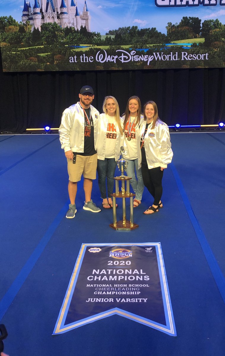MattRShafer's tweet photo. So proud of these girls and the wonderful coaches ⁦@RyleCheer⁩ ⁦@Ryle_HS⁩ https://t.co/BMZrYOnW8K