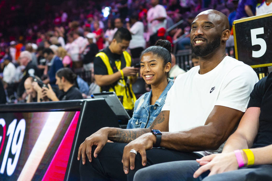 Marnsantana's tweet photo. Si queréis escuchar el programa entero, aquí tenéis los enlaces. Kobe Bryant, how to take a hit.

🎙Spotify: https://t.co/4He9JYCDL7

🎧Ivoox: https://t.co/Yt9gkKDhoc https://t.co/lf5iPGfaok