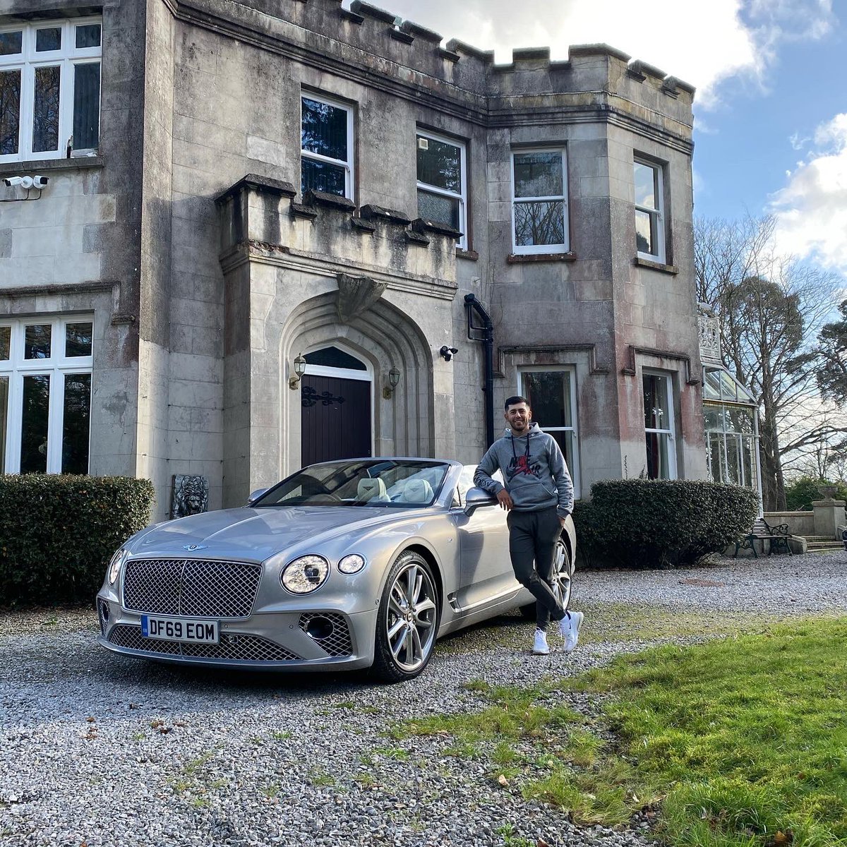 Big thank you to Bentley Hampshire for lending me the Continental GTC for the weekend. Anyone looking for a Bentley check them out
