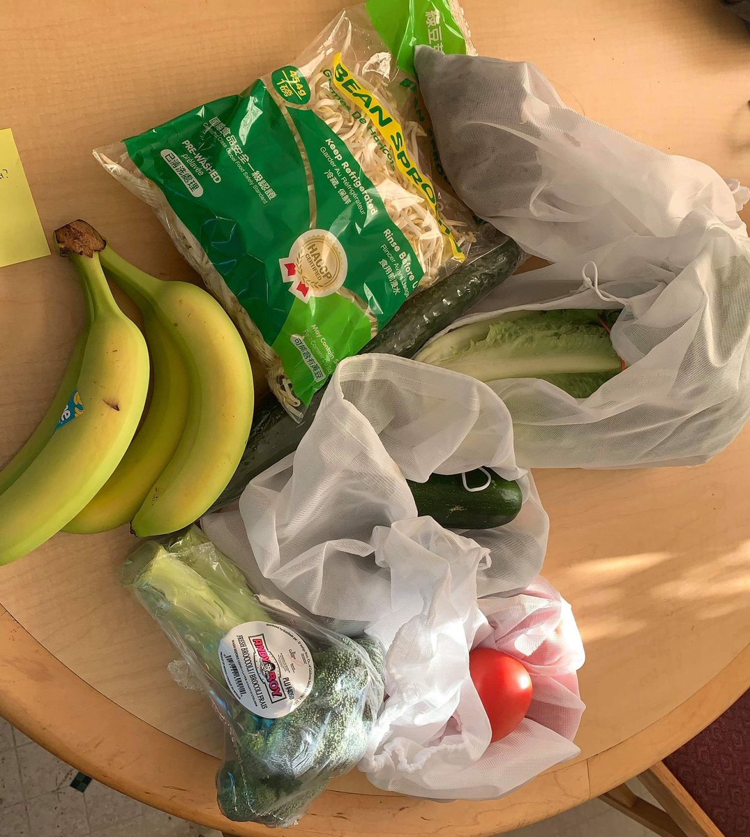 wecharityuvic's tweet photo. Zero waste here we come! Victoria went grocery shopping with her reusable bags to try and limit the amount of single use plastics she was using! keep it up team ✅ #wegogreen  #environment #zerowastegroceries #zerowaste https://t.co/LMVO96Cbyb