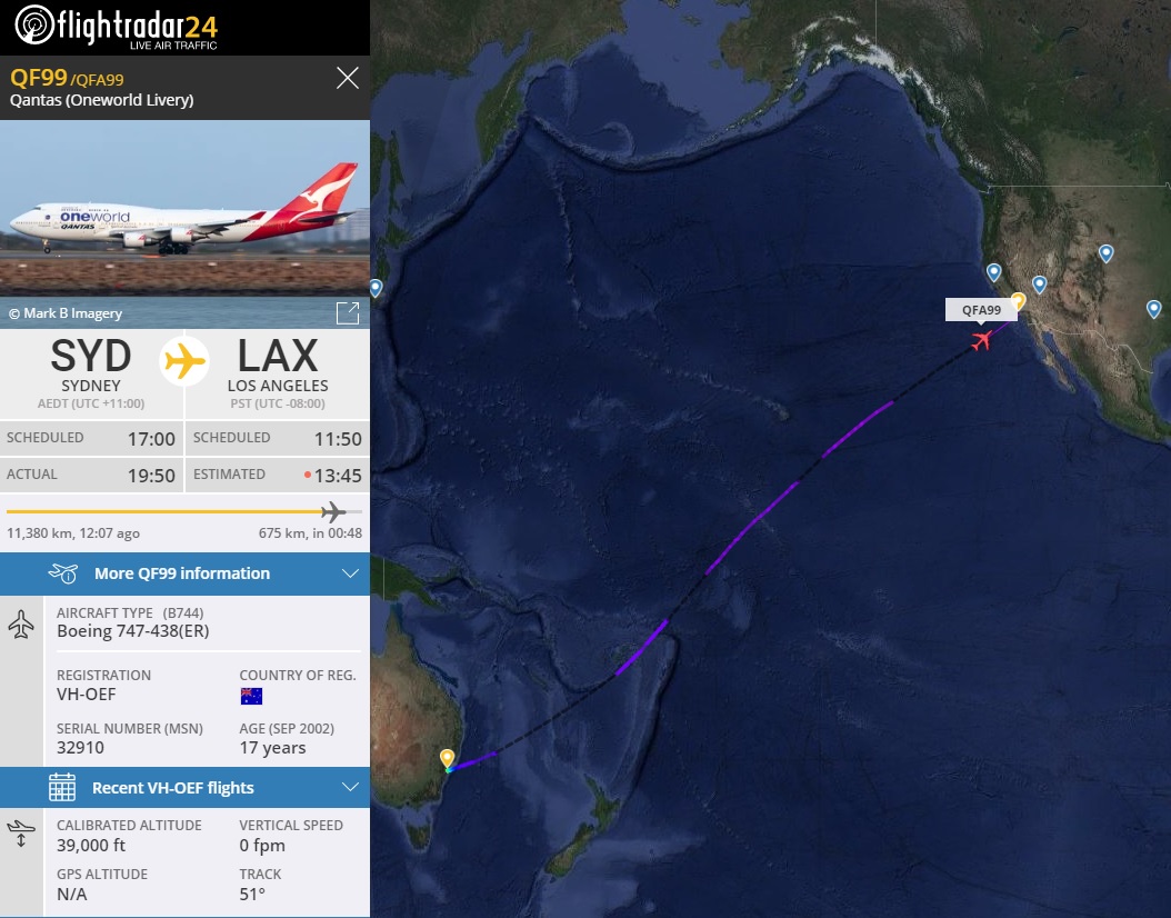 AirportWebcams's tweet photo. LIVE: 17-years-old @Qantas Boeing 747-400ER VH-OEF (Oneworld special livery) is on its final passenger service, today's #QF99 Sydney to Los Angeles LAX. It will not fly the return service, instead heading to the California desert. Track: https://t.co/I0vy2BaDdY @flightradar24 https://t.co/hVQNBaazGu