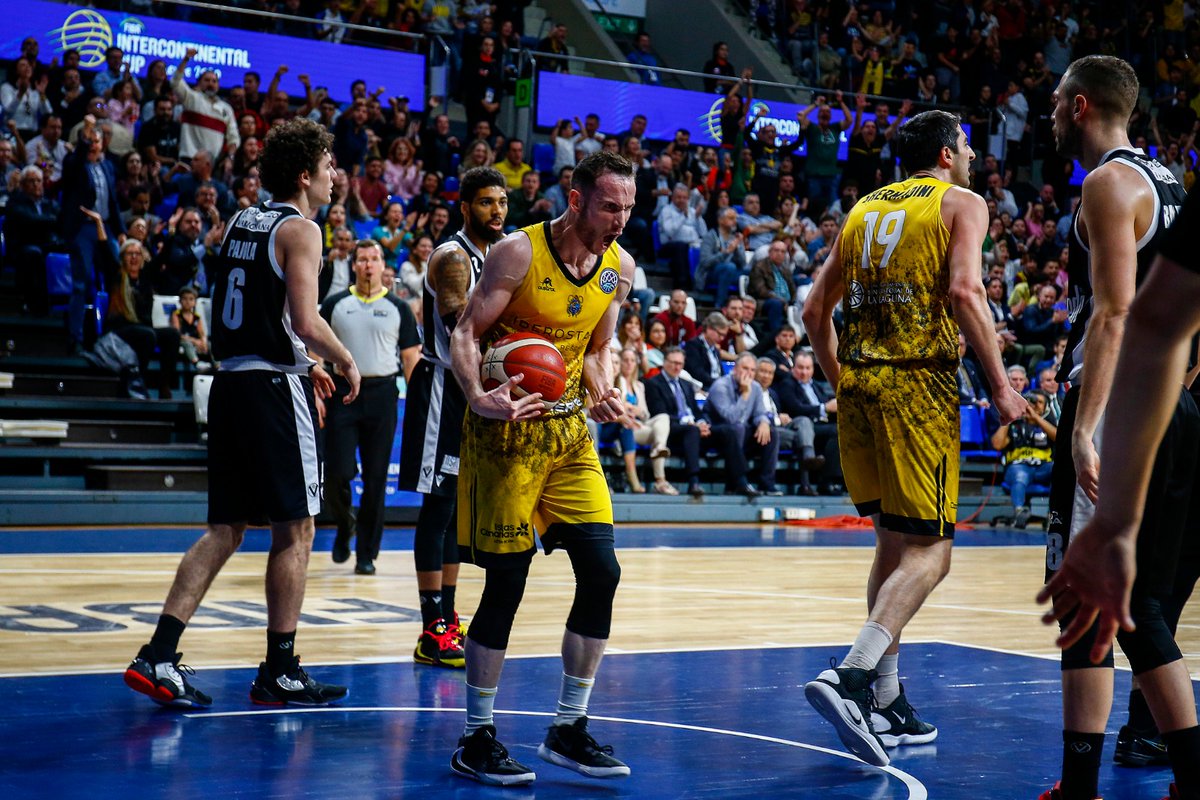CB1939Canarias's tweet photo. ¡¡Final!! La #IntercontinentalCup se queda en casa, ¡al abrigo del Padre Teide!

@IBEROSTAR Tenerife, 80; @Virtusbo, 72.

¿Qué hora es, AFICIÓN?

💛 🖤 #VamosCanarias #ElLatidodeNuestraHistoria https://t.co/73RJFj66Nd